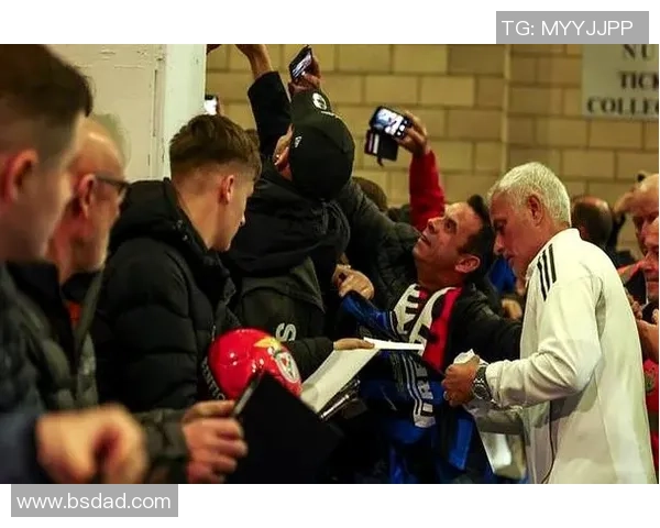 英超激战：里昂大胜本菲卡引发转会风波全场沸腾