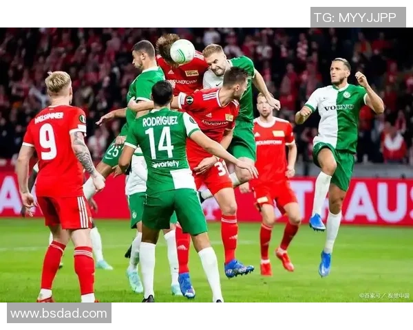 欧联杯精彩对决里昂与曼联战成平局争议判罚引发全场热议